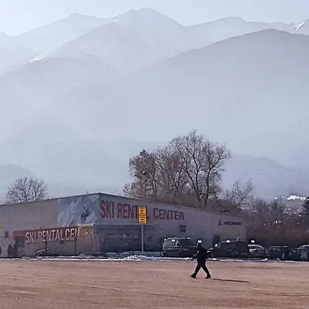 Front Door To The Gondola And Town Centre バンスコ