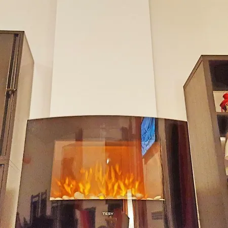 Front Door To The Gondola And Town Centre アパート *