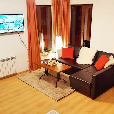 Front Door To The Gondola And Town Centre Apartment