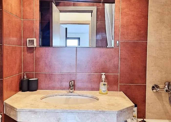 Front Door To The Gondola And Town Centre Apartman *