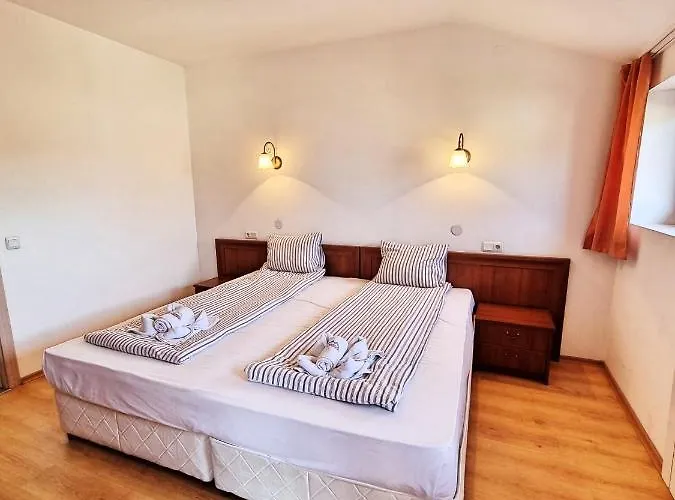 Apartment Front Door To The Gondola And Town Centre *