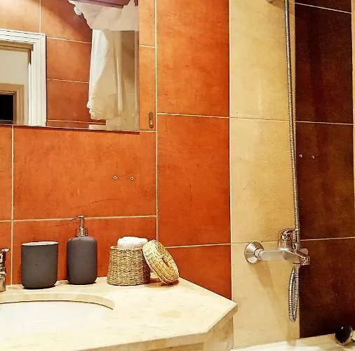 Front Door To The Gondola And Town Centre Apartment