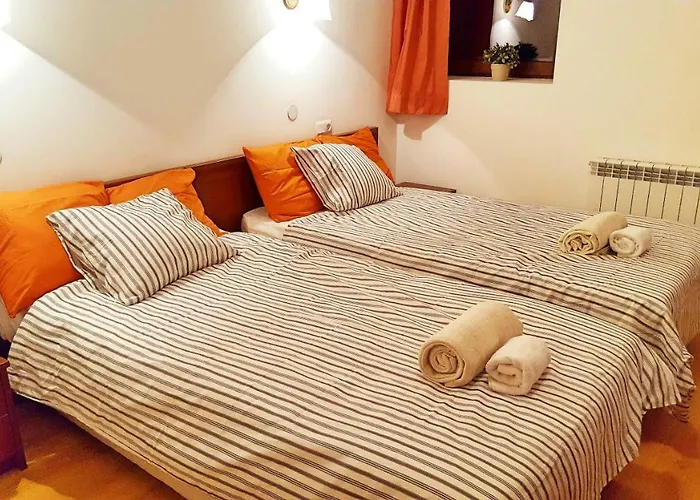 Front Door To The Gondola And Town Centre Apartment