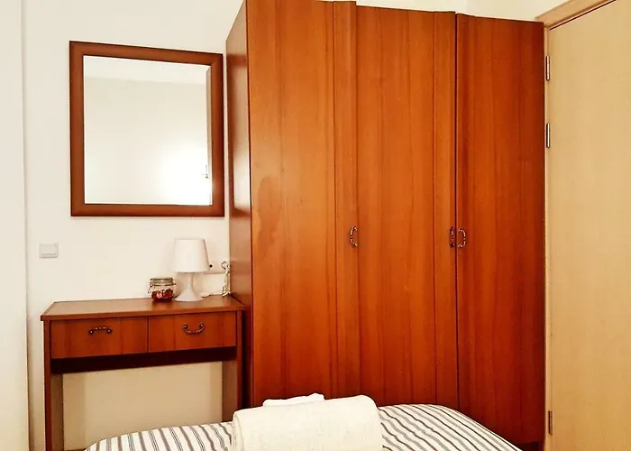 Front Door To The Gondola And Town Centre Apartment