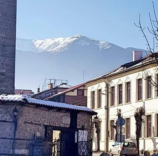 Front Door To The Gondola And Town Centre Apartment