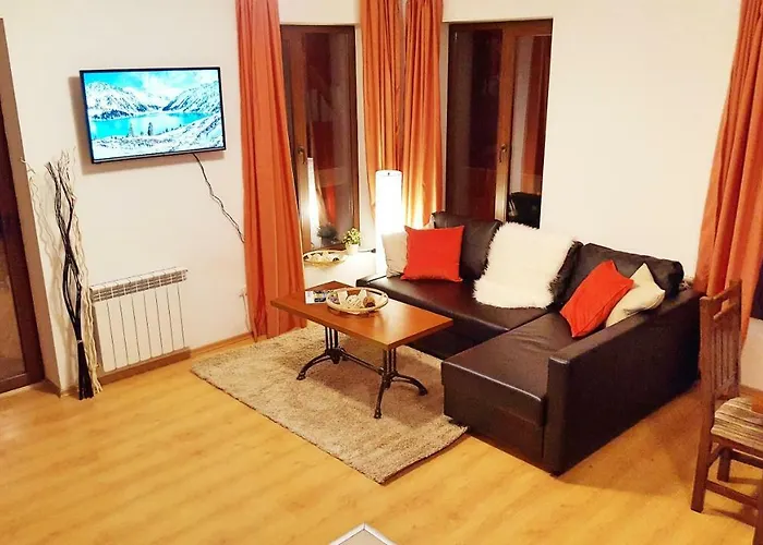 Front Door To The Gondola And Town Centre Apartman